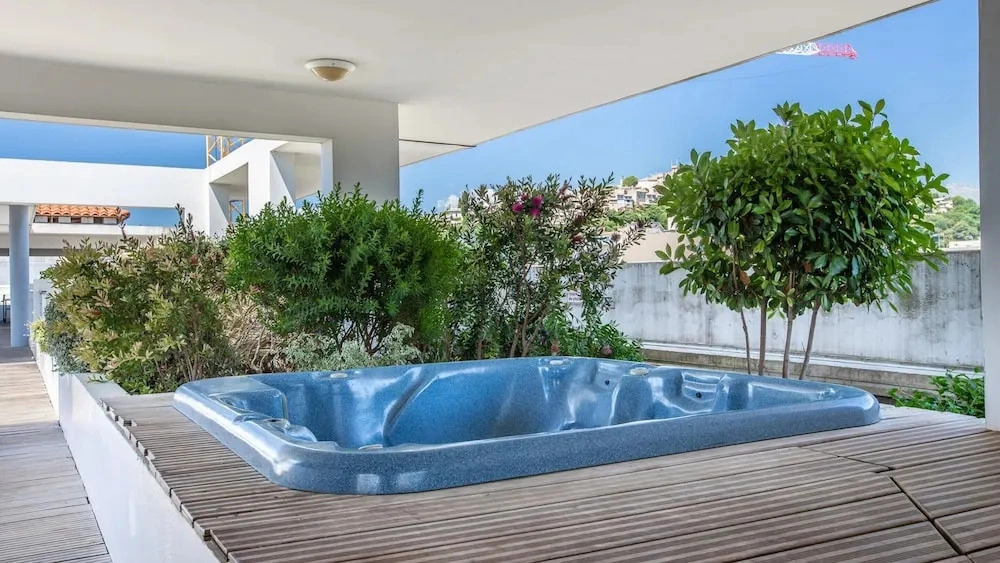Spacious French Riviera Stay for 6