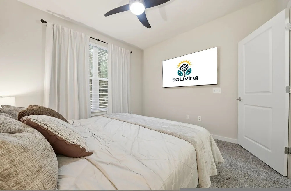 Stylish 2BR w Pool Pet-friendly Unit 13