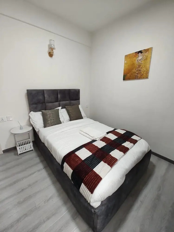 Lux Suites Sandalwood  Apartments