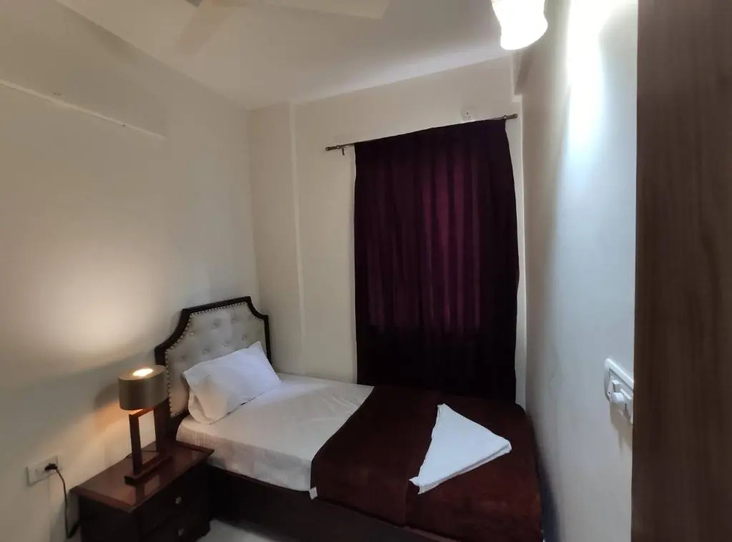 Zebra Suites - Carnation