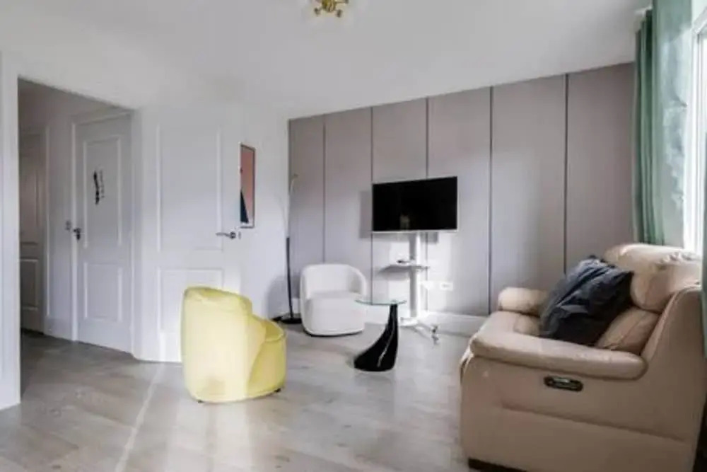 Stylish 4-br House With 3 Ensuite Free Parking