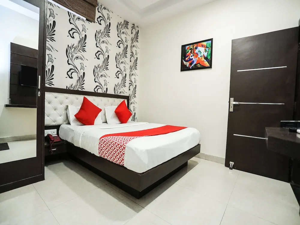 OYO 2681 Hotel Madhuram palace