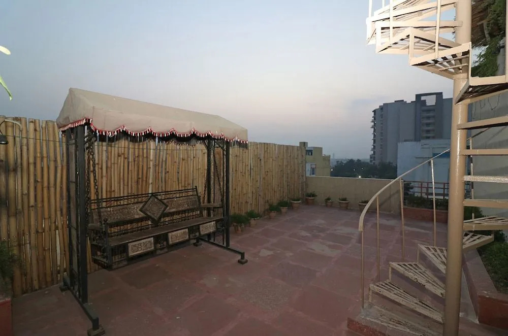 OYO 24879 Royal Taj Home Stay