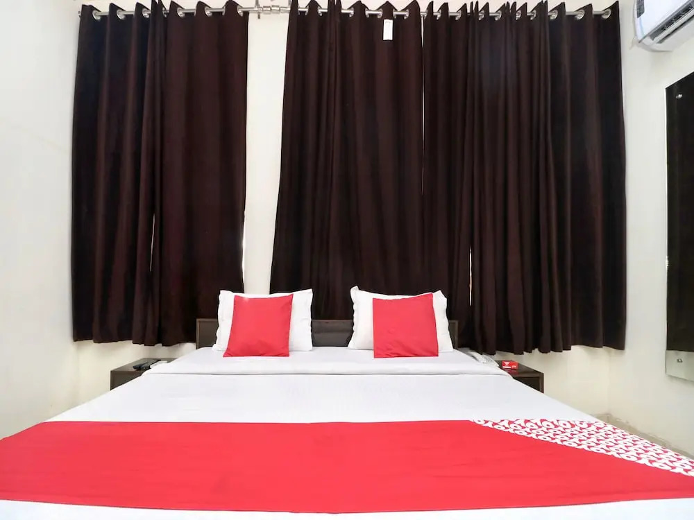 OYO 16975 Hotel Golden View