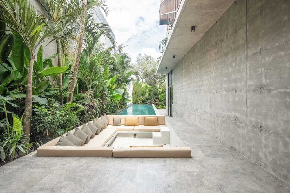 Modern 4 BR villa heart of Canggu 8mins to beach