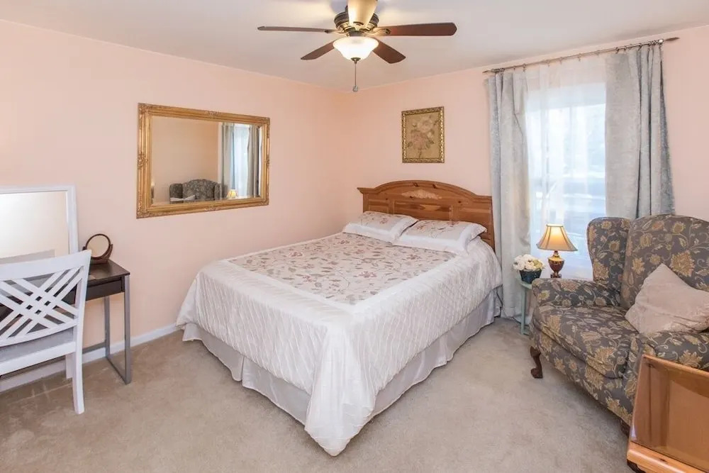 Beach Wood Retreat 4 Bedrooms 2 Bathrooms Home