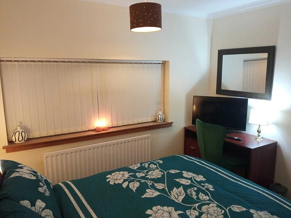 Beautiful 4-bed Apartment in Wolverhampton