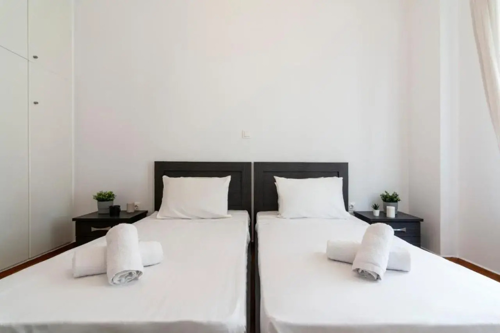 Modern 2BD apt in Athens , 3-min metro