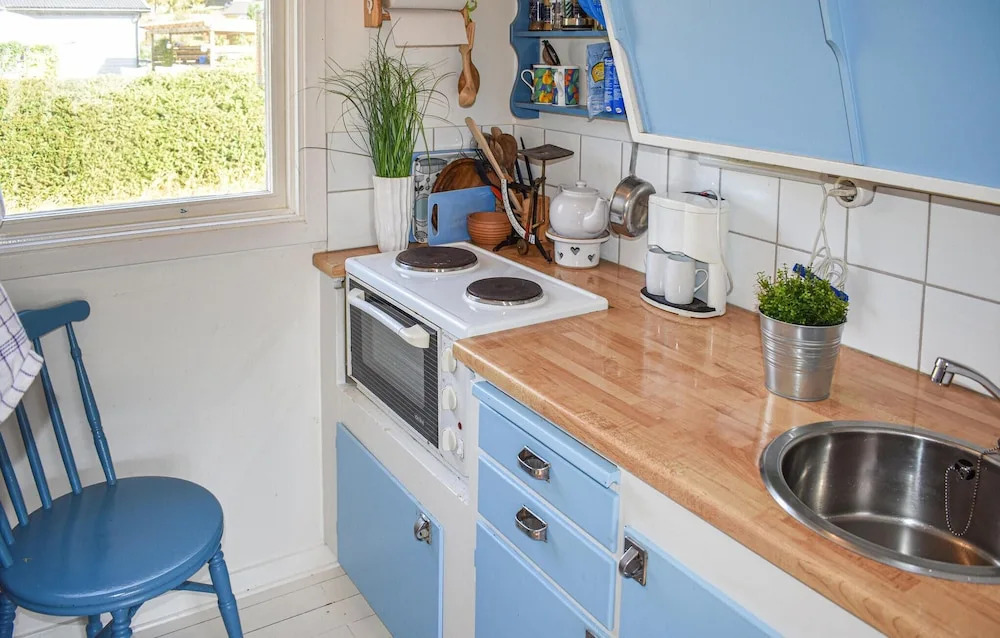 2 Bedroom Stunning Home In Kolmården