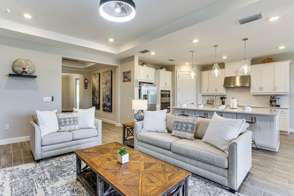 1 Mi to Boat Launch: Canal-view Cape Coral Gem