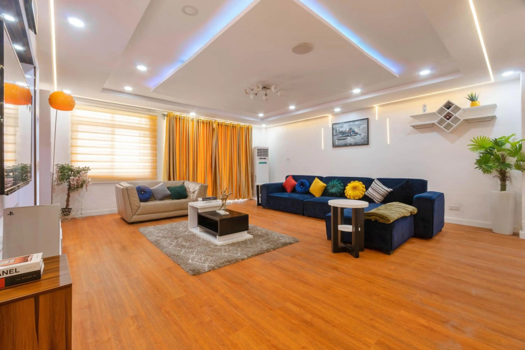 WATERFRONT 3BR APT W/FREE PARKIN WiFi NETFLIX POOL