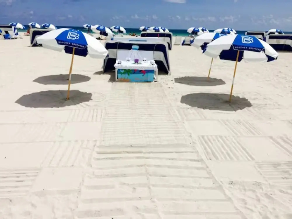 3 Room Beachfront Art Deco 4 Queen 6 Single Beds