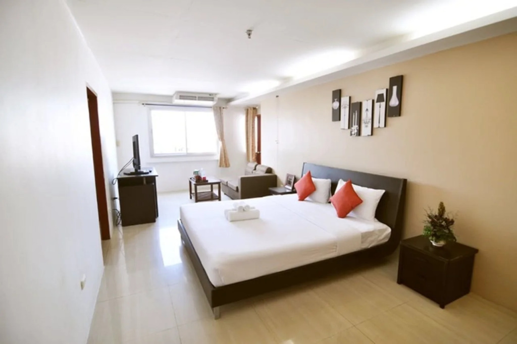 Centric Place Hotel