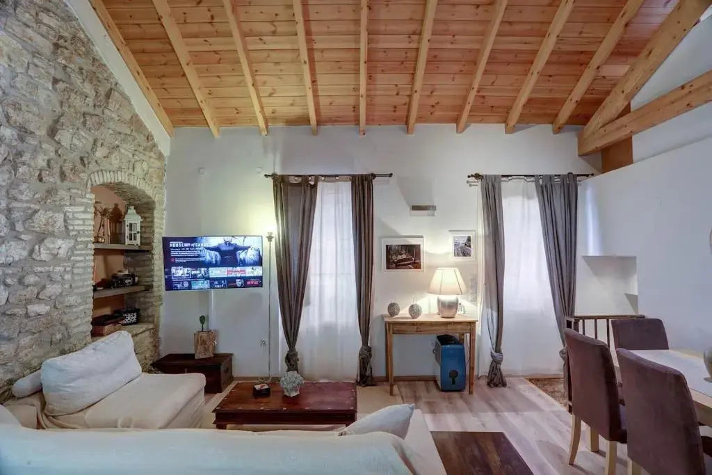 Luminous 2BD stone Apt in the alleys of Corfu town