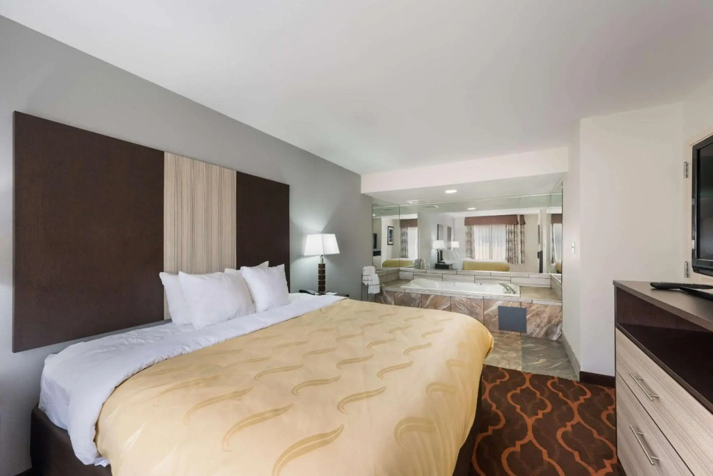 Quality Inn & Suites Huntsville Research Park Area