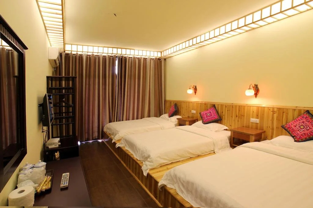 Warm Cloud Mountain Residence Hotel (Yangshuo West Street Branch)