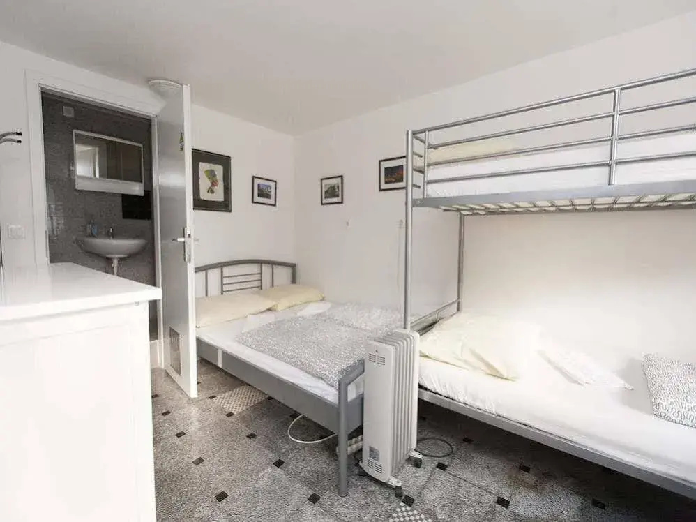 Hostel 24