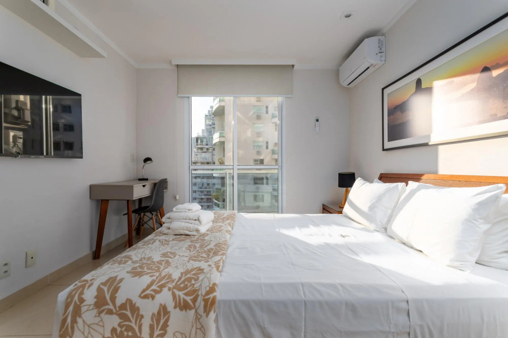 Pineapples FLAMB903 | Barra da Tijuca sleeps 6