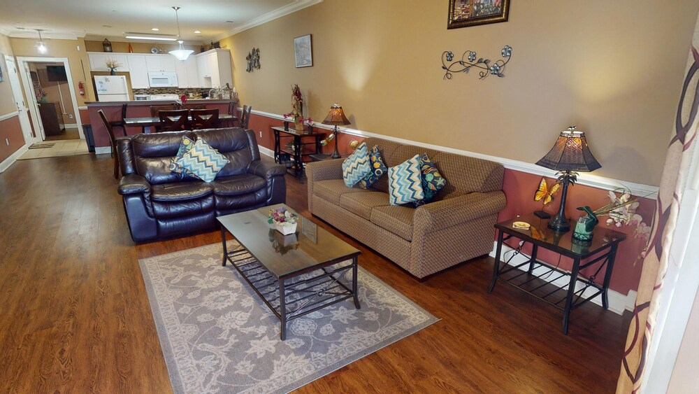 Magnolia Pointe Luster Leaf 4837-102