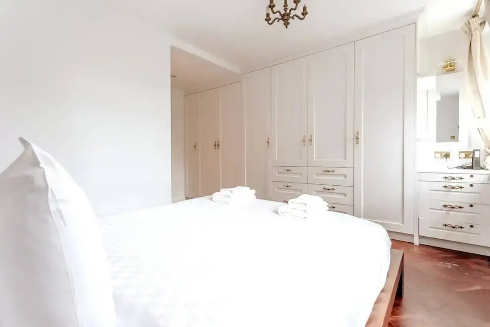 Spacious Holborn Apartment Close to Tube