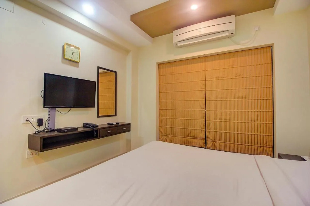 FabHotel Four Seasons