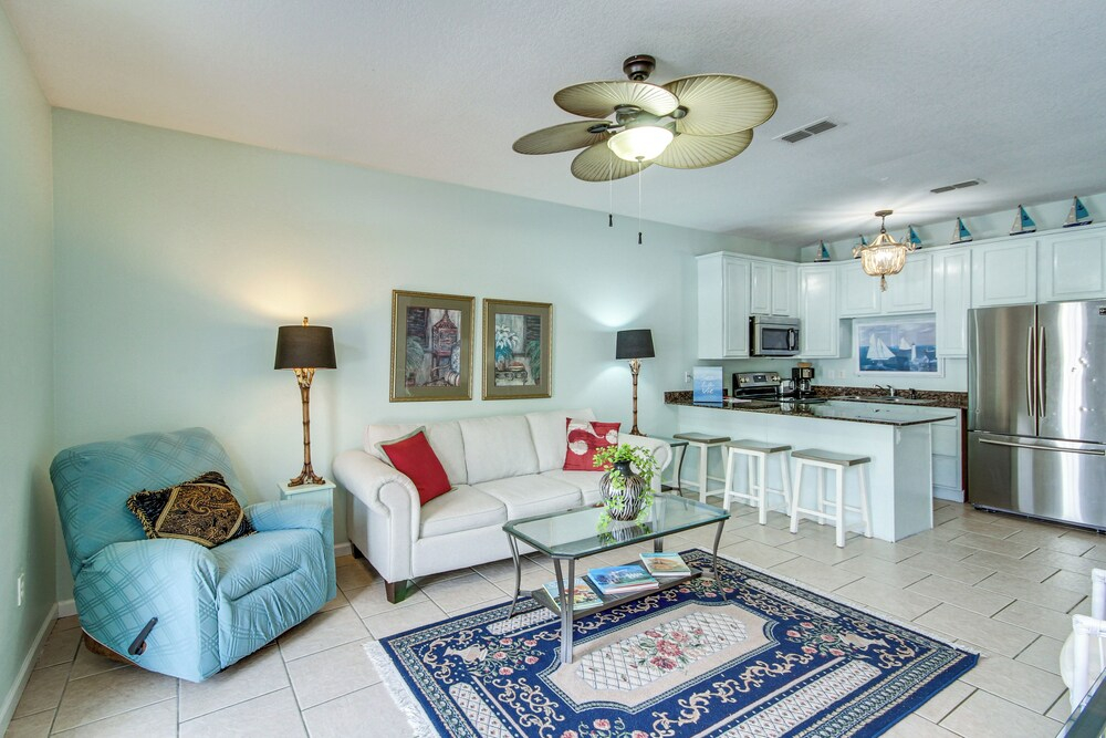 Stroll to Beach! 3BR Gulfport Escape, Pool Access