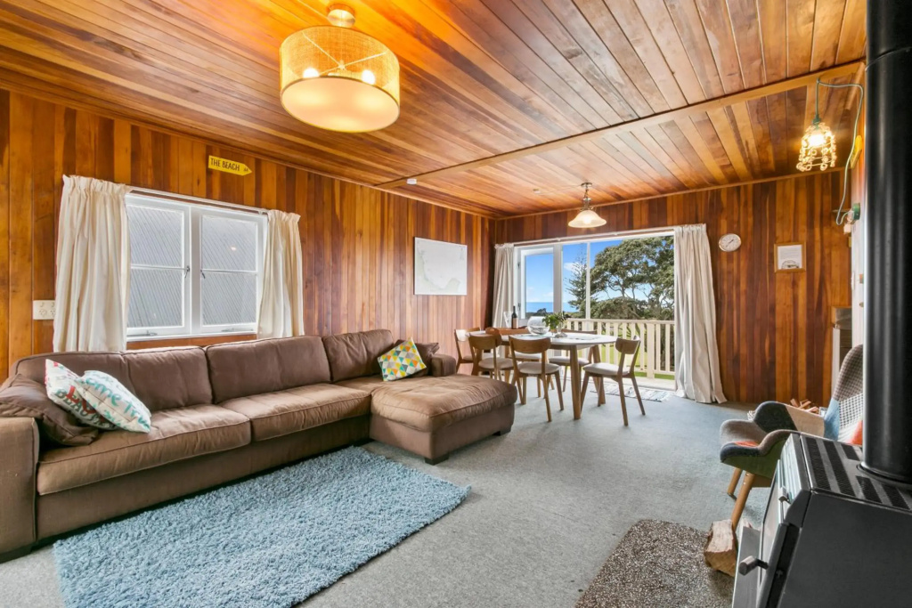 Waihi Charm - Waihi Beach Holiday Home