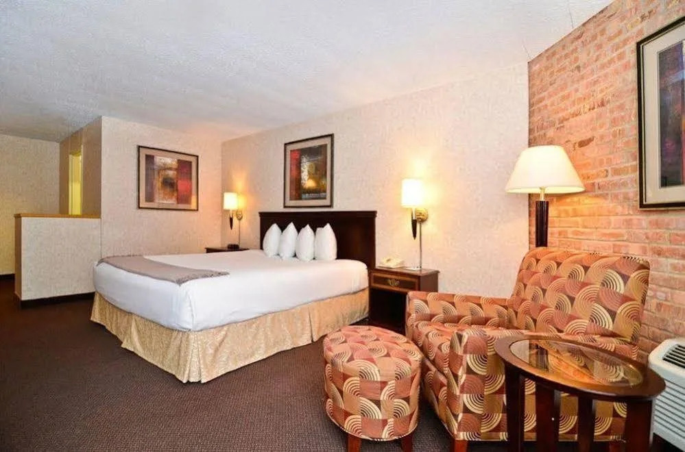 Clock Tower Resort and Conference Center - Rockford