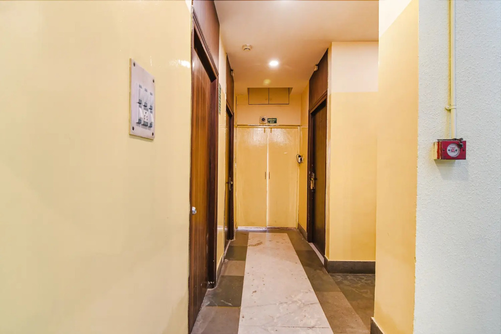 FabHotel Aayash - Nr City Center Metro Station