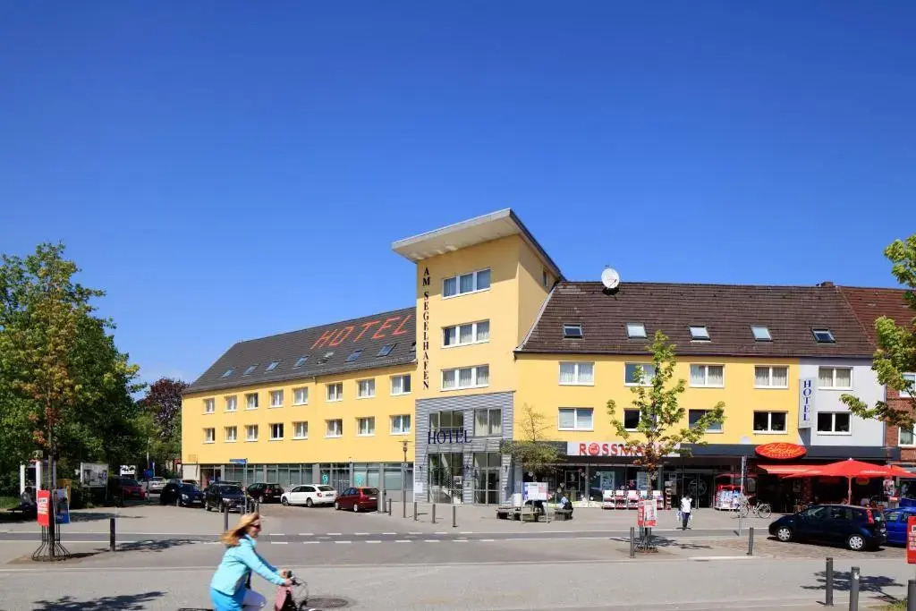 Hotel Am Segelhafen & Free Parking