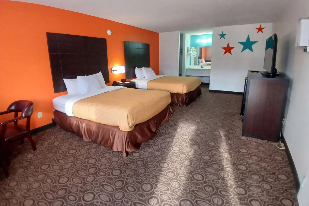 Howard Johnson by Wyndham Branson Theatre District