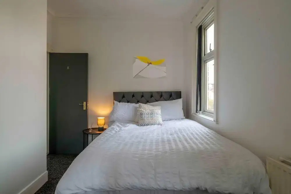 Fully Serviced 1-bed Studio8 in Coventry