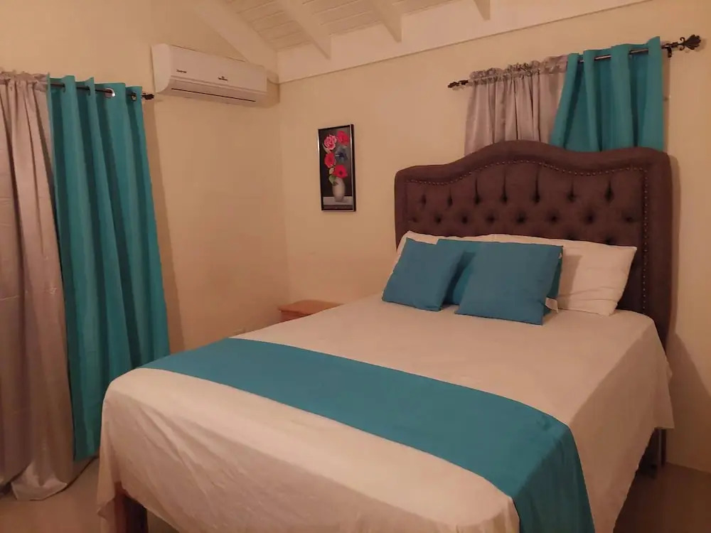 Luxurious 3-bedroom House in Ocho Rios With Private Entrance