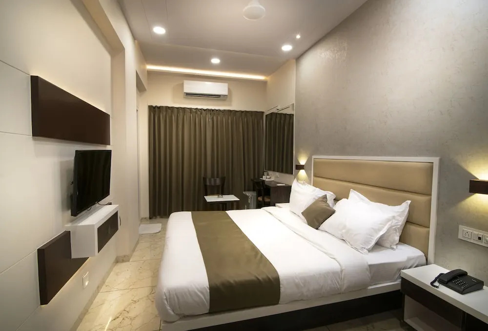 Hotel Royal Treat Surat