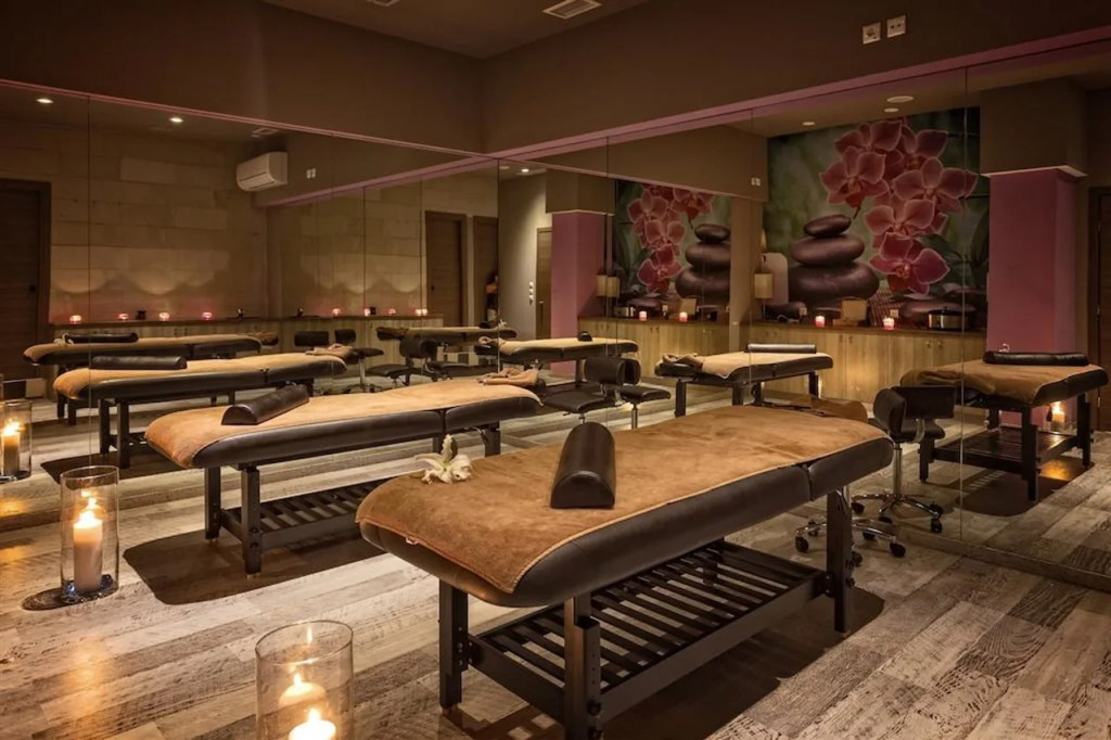 Lagomandra Hotel and Spa