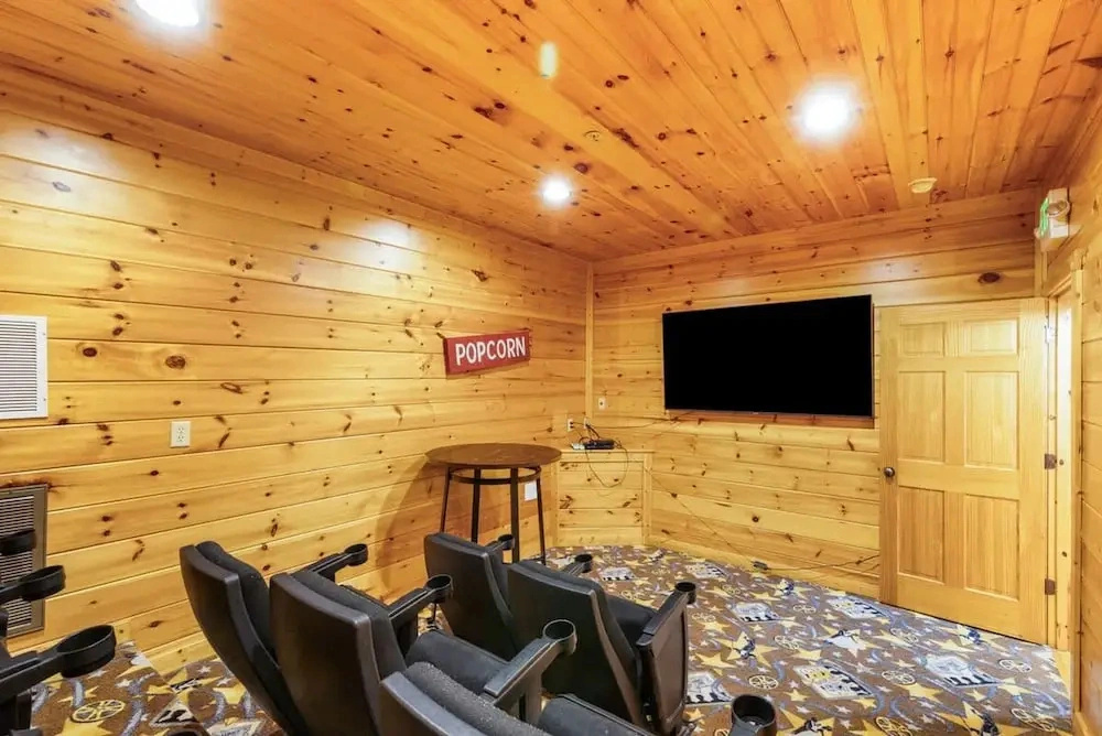Dogwood Grand Cabin Hot tub and Games