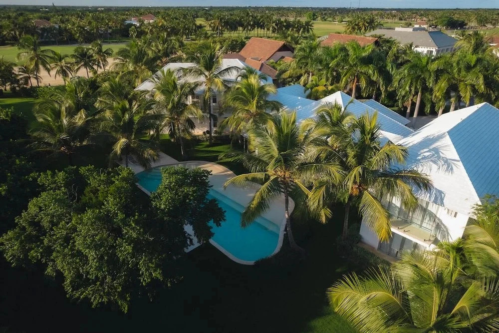 8 BDR Villa Walking Distance From Private Beach With Service Staff