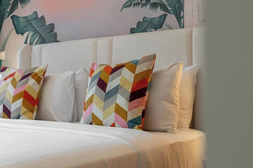 Lux BnB Aykon Tower
