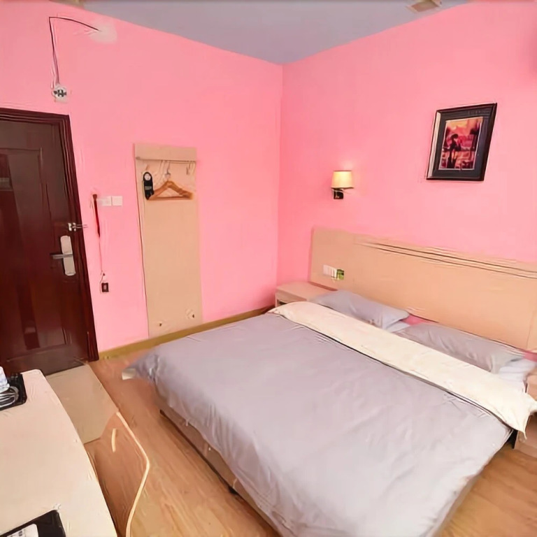 77 Chain Traders Hotel