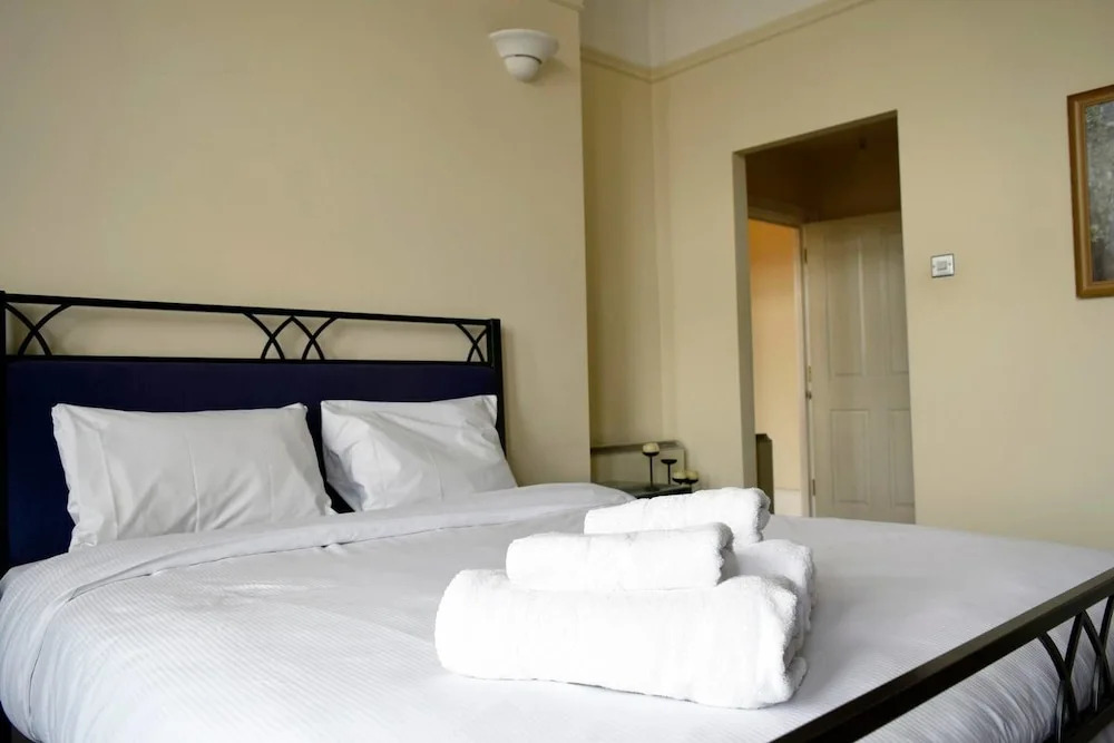 Grand 2 bed 2 Bath Home on Old Street Roundabout