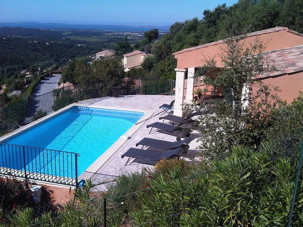 Spacious Villa With Panoramic Views, Located in the Provence