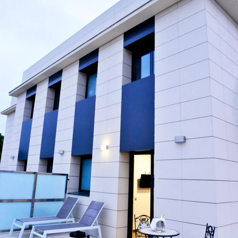 6 Bis HOTEL