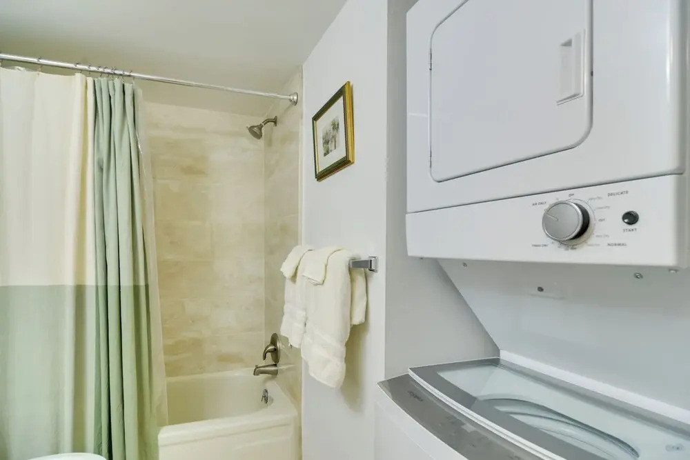 Isla Del Sol Condo ~ 2 Miles to St Pete Beach!
