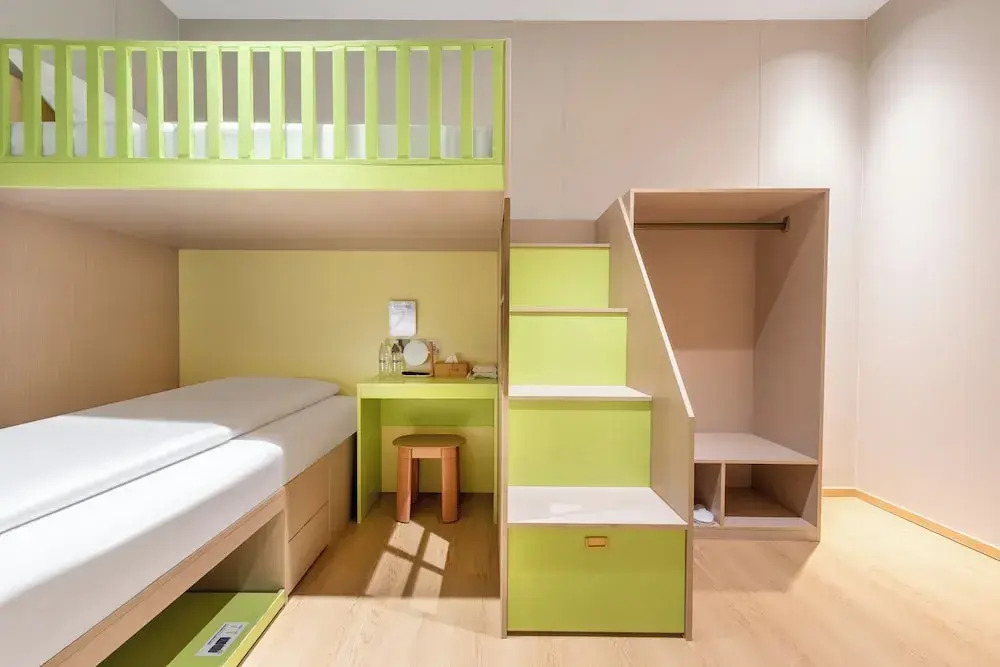 Lemon Hotel- New World Shopping Mall