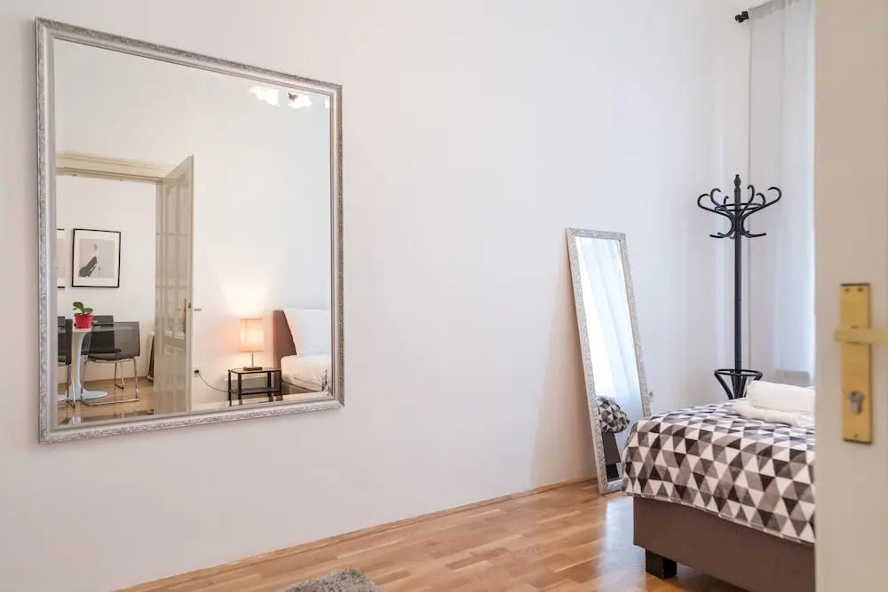Sunny And Modern Apt In The Center