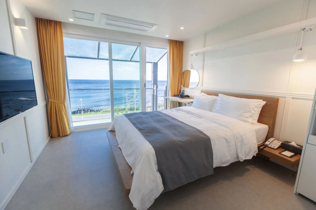 Rich Hotel