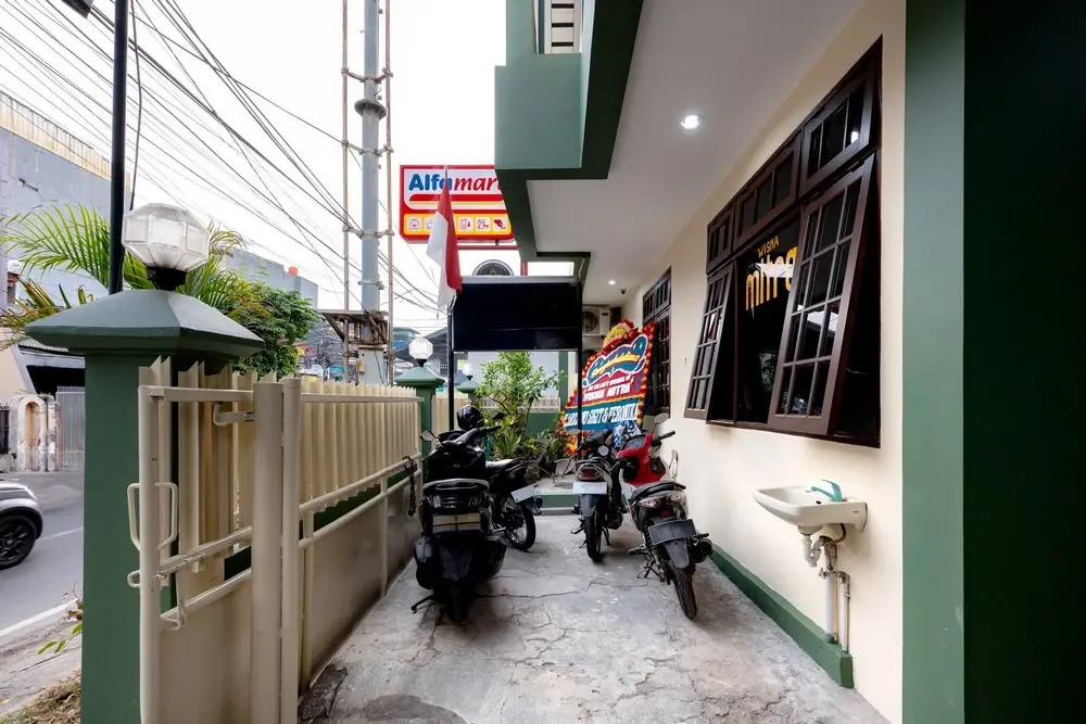 Urbanview Hotel Mitra near Grand Indonesia
