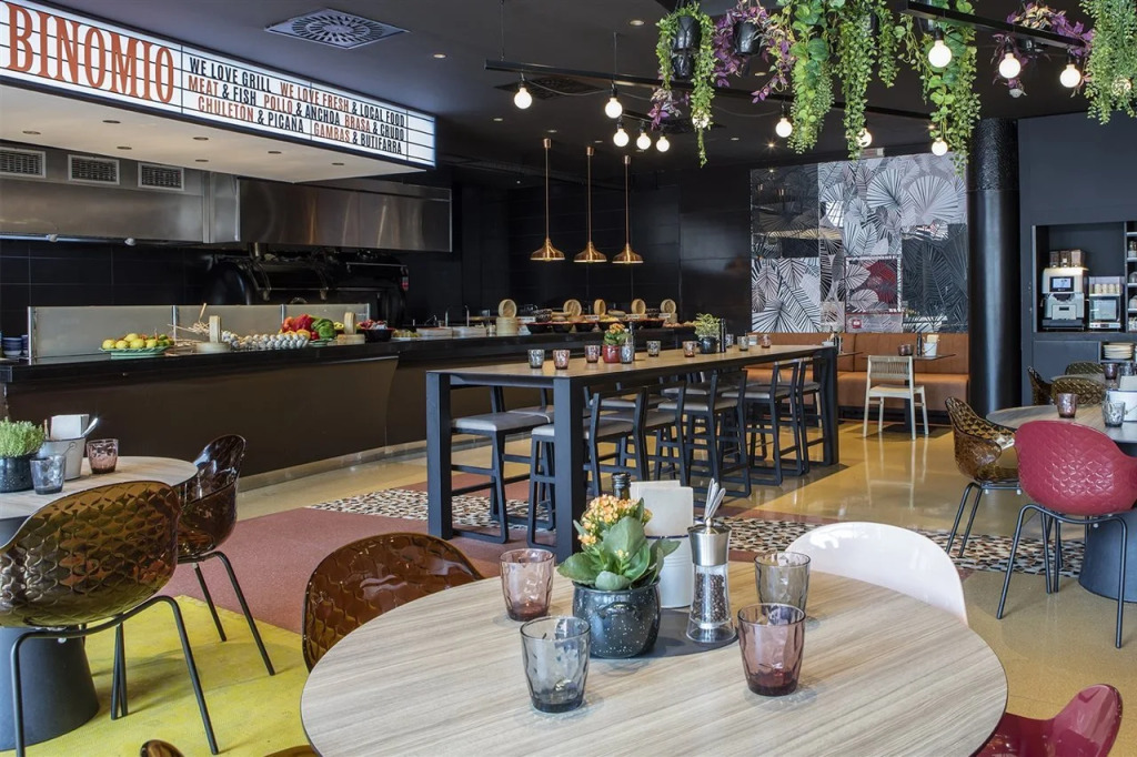 Отель Novotel Barcelona Cornella