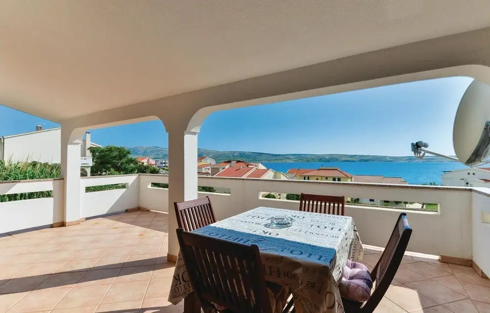 Nice Home in Kustici With Wifi and 2 Bedrooms