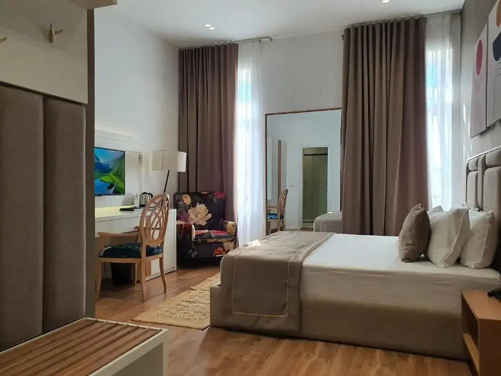 HEIRESS Hotel
